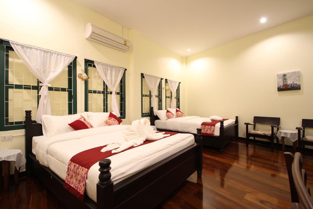 Srisomboon Hostel Trang Eksteriør billede