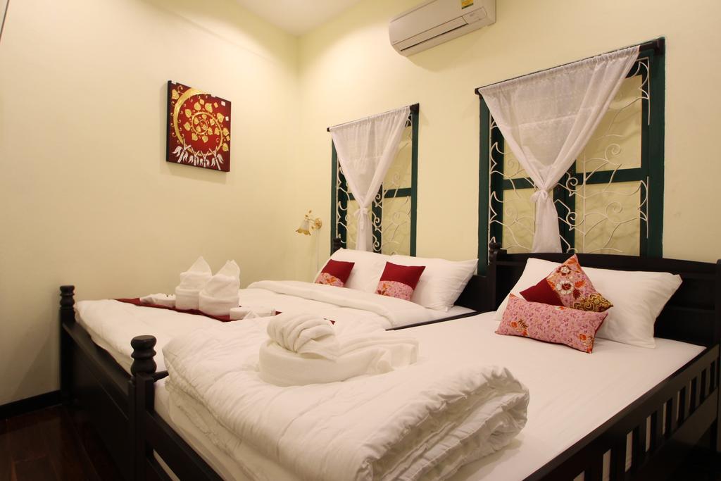 Srisomboon Hostel Trang Eksteriør billede