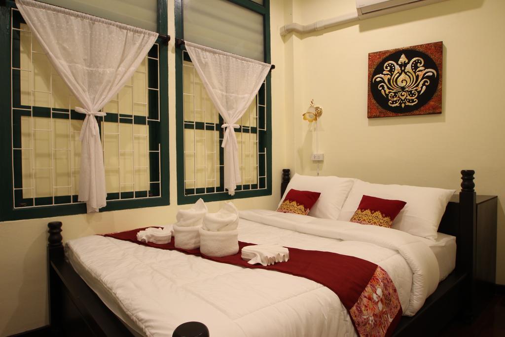 Srisomboon Hostel Trang Eksteriør billede
