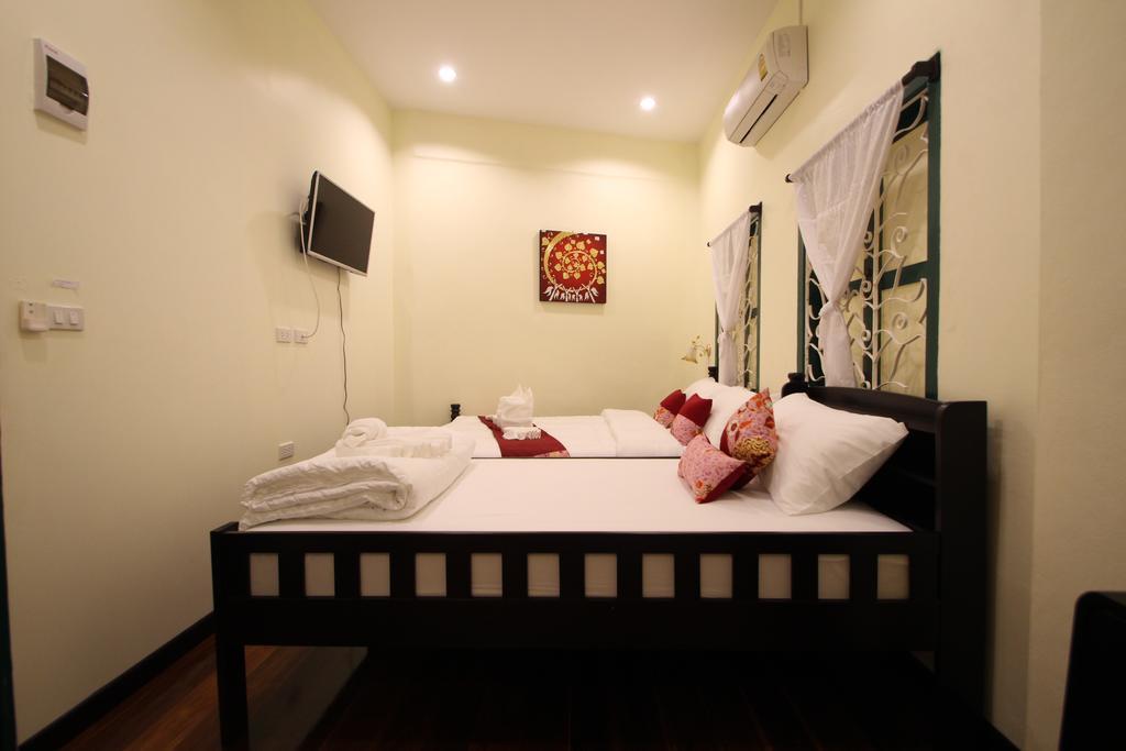 Srisomboon Hostel Trang Eksteriør billede