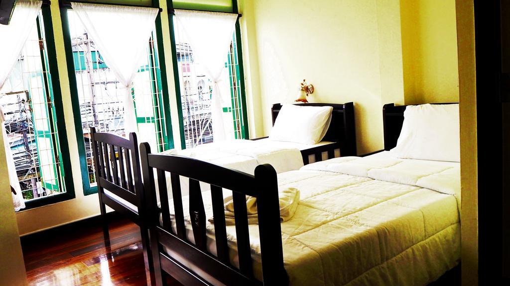 Srisomboon Hostel Trang Eksteriør billede
