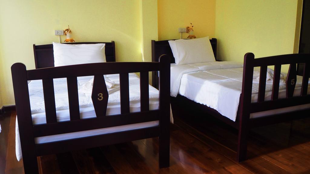 Srisomboon Hostel Trang Eksteriør billede