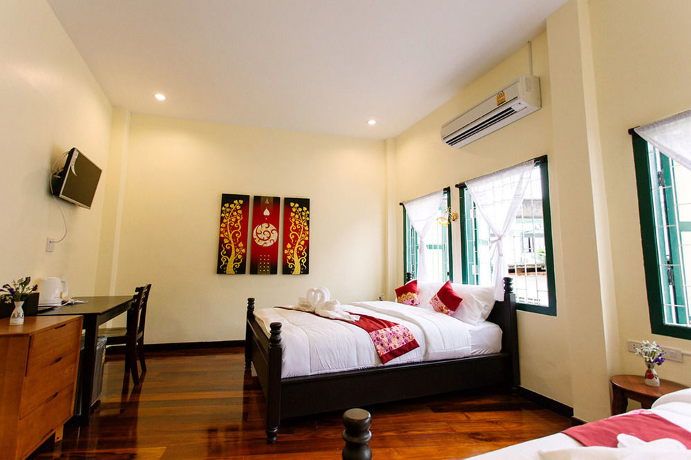 Srisomboon Hostel Trang Eksteriør billede