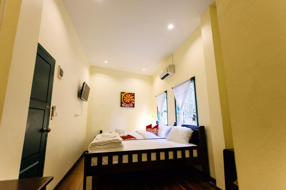 Srisomboon Hostel Trang Eksteriør billede