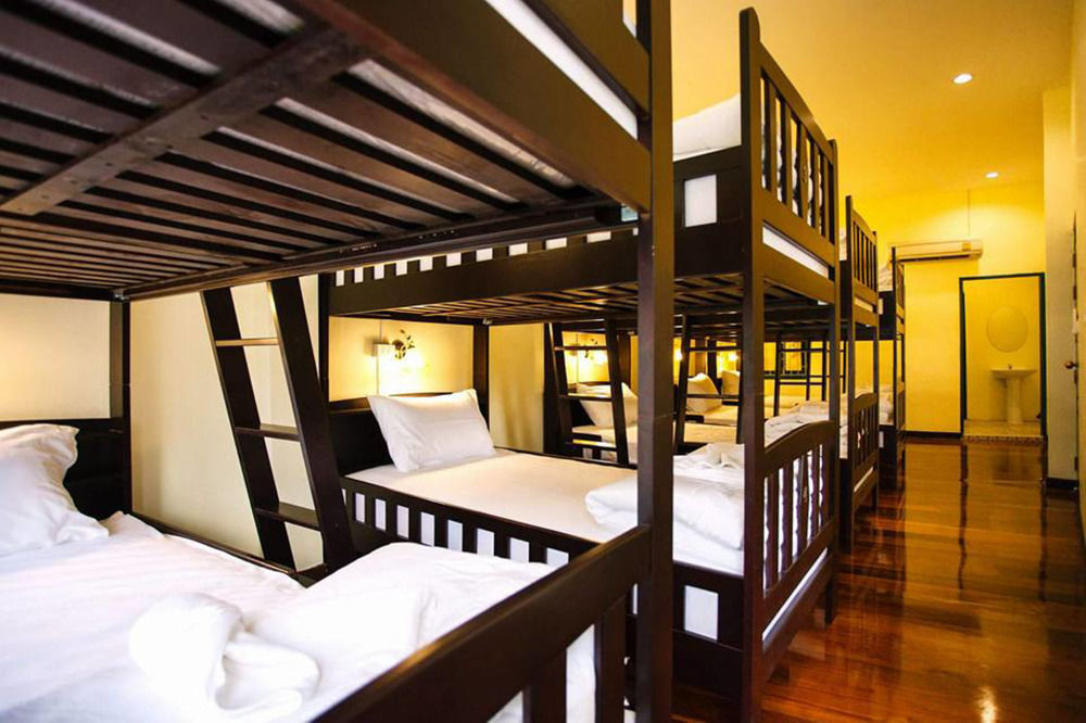 Srisomboon Hostel Trang Eksteriør billede