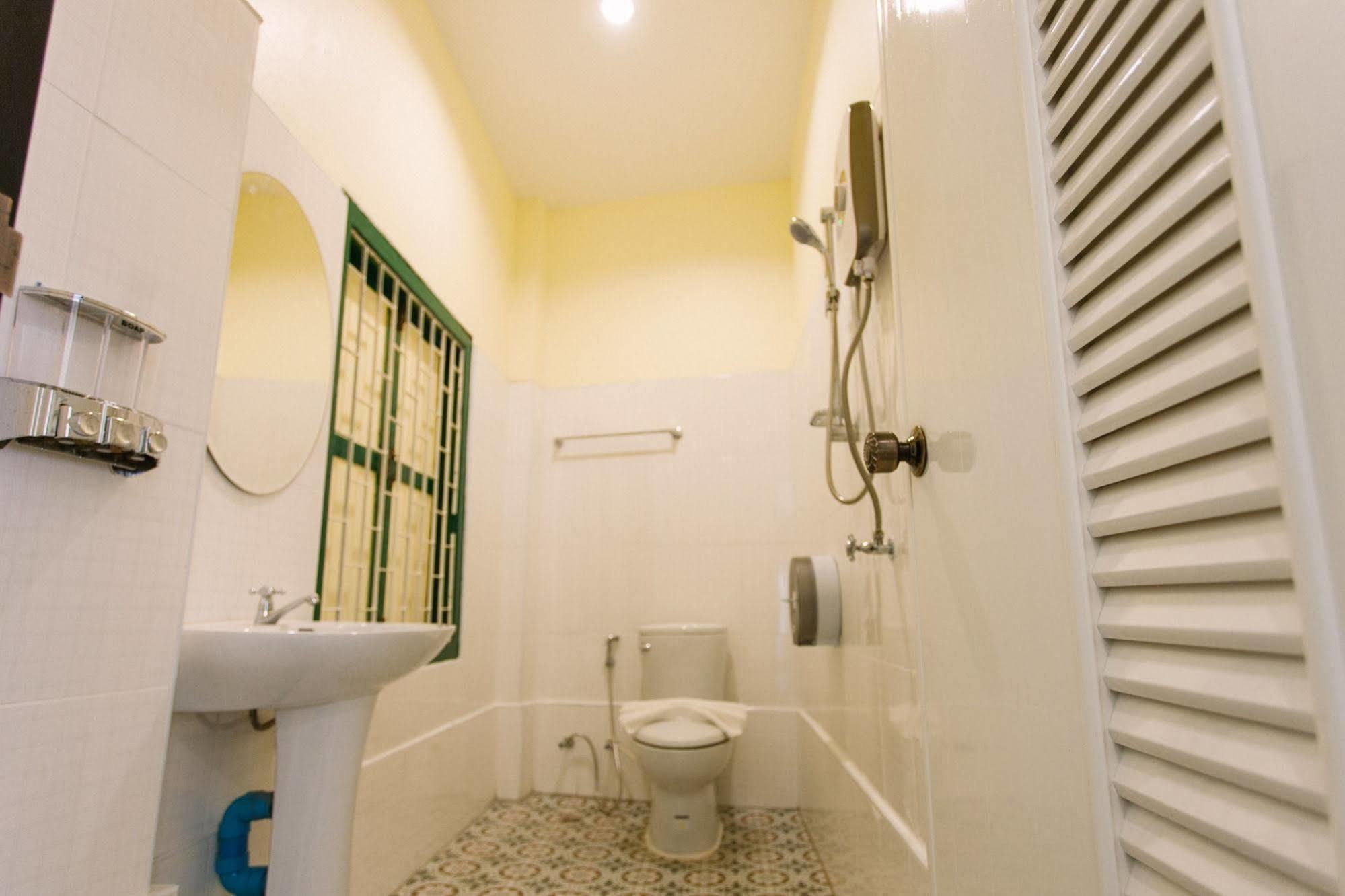 Srisomboon Hostel Trang Eksteriør billede