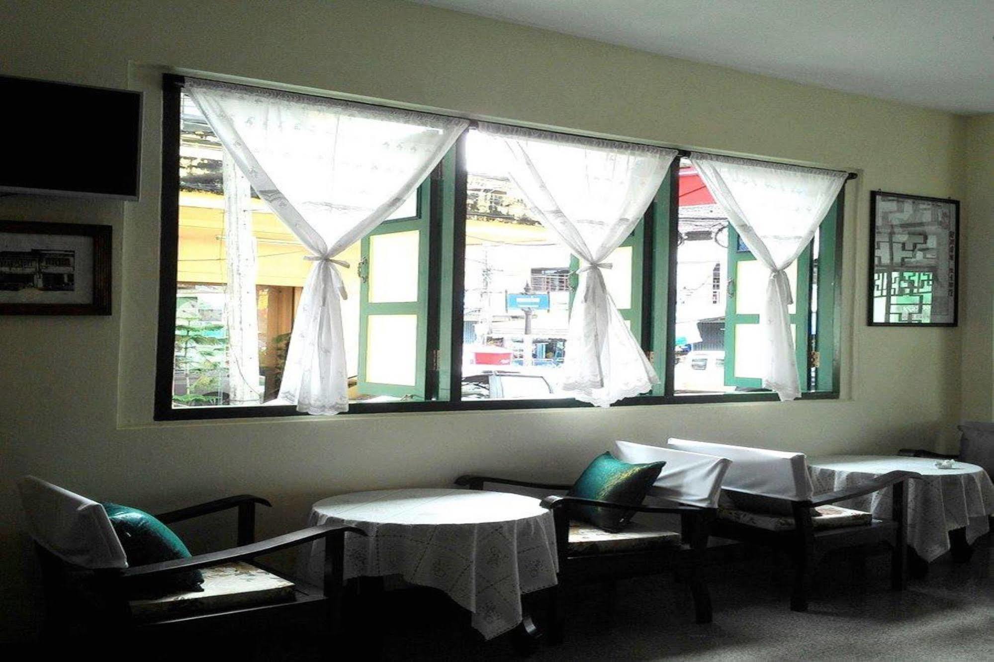 Srisomboon Hostel Trang Eksteriør billede